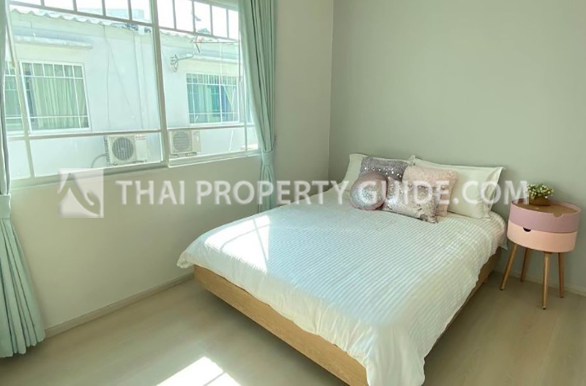 House with Shared Pool in Bangnatrad 